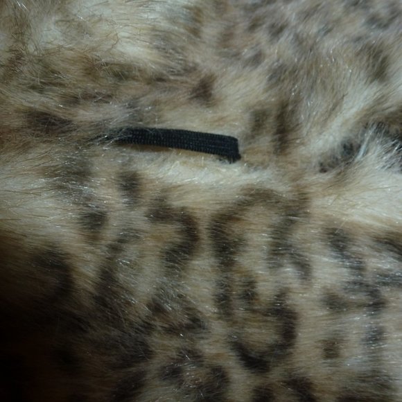 ๐ค Forever 21 Leopard Print Faux Fur Vest โ Size Small - Picture 8 of 12